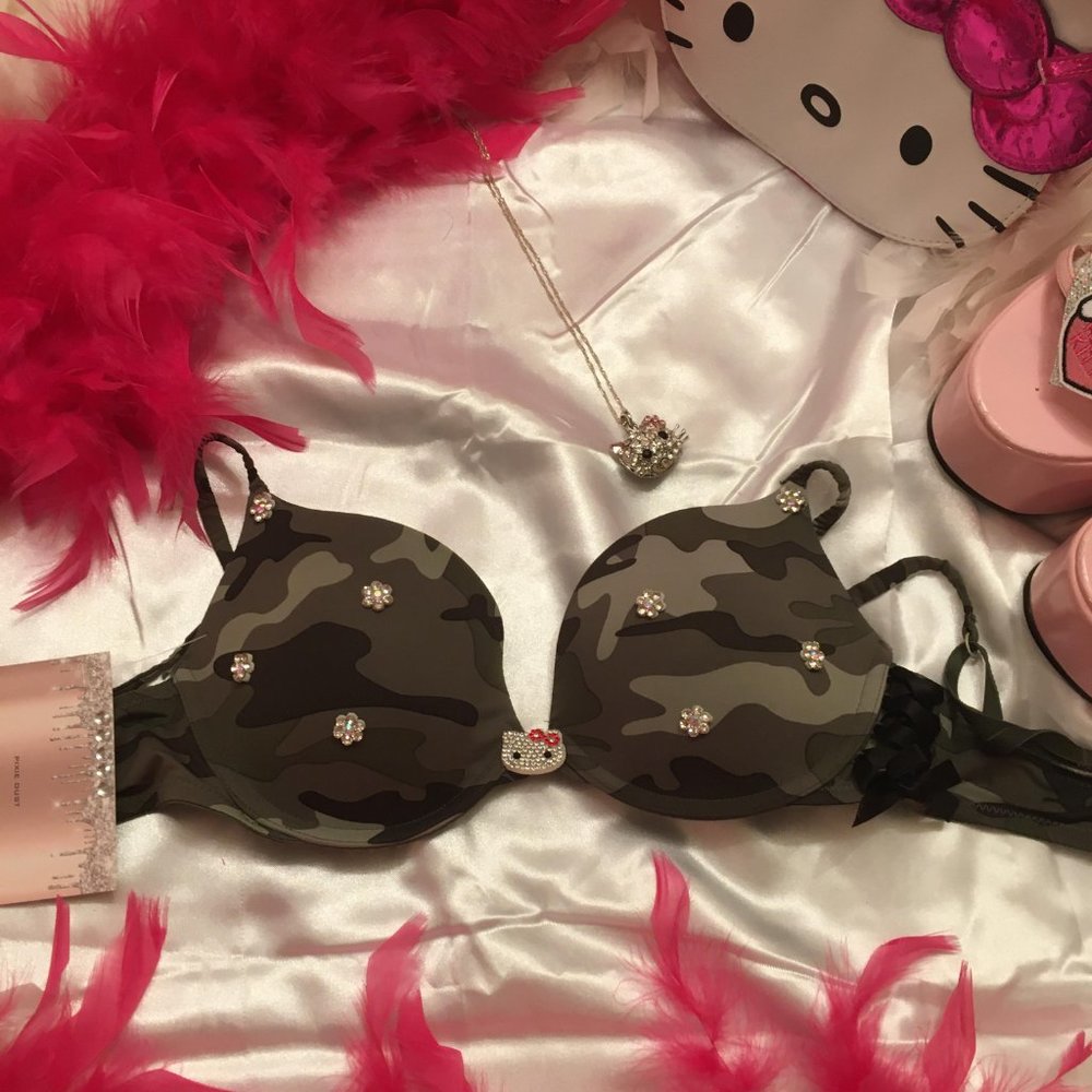 COPY - ADORABLE camo bra/bikini top with crystal and flower details! - Picture 3 of 7
